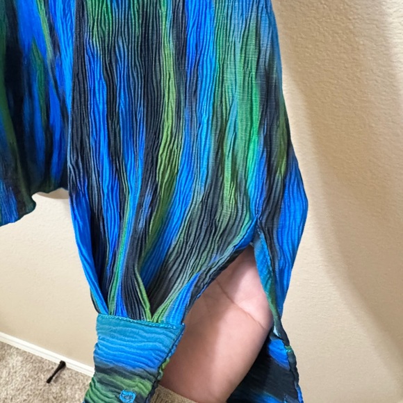 Vibrant Blue and Green Long Shirt - Picture 5 of 10